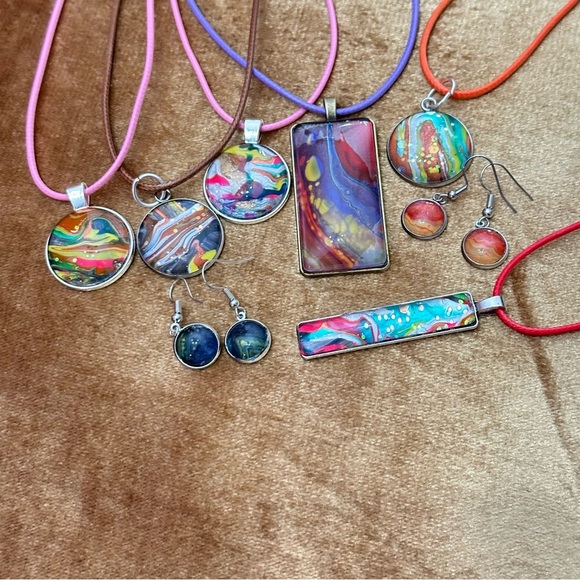 Handmade Jewelry - Pendant Necklaces Jewelry 8 Piece Lot cosmic HANDMADE Hand Painted signed 5517